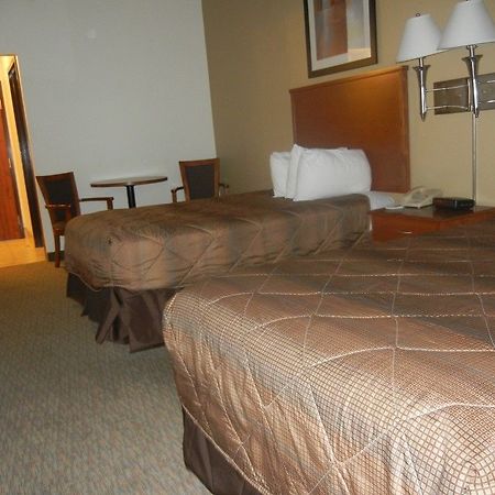 Days Inn By Wyndham Phenix City Near Fort Moore Экстерьер фото