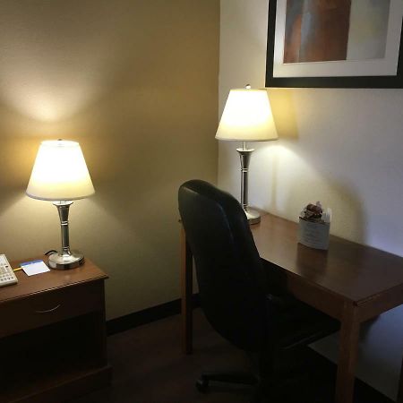 Days Inn By Wyndham Phenix City Near Fort Moore Экстерьер фото
