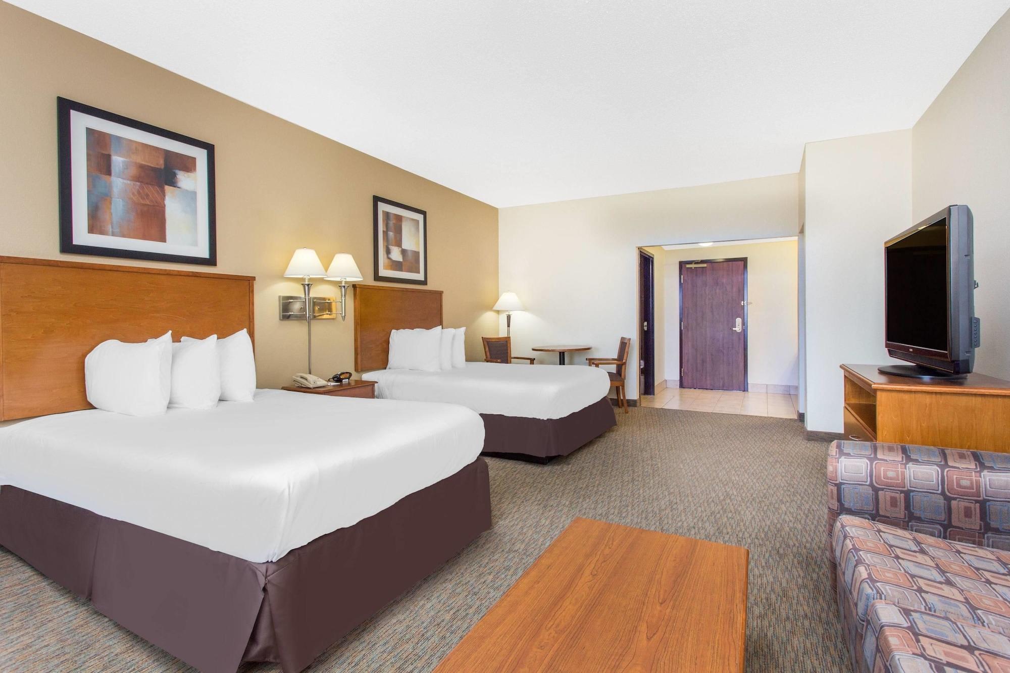 Days Inn By Wyndham Phenix City Near Fort Moore Экстерьер фото
