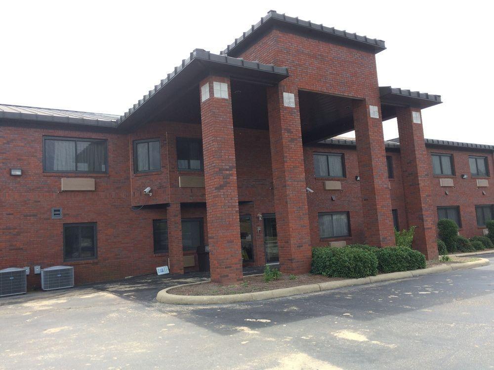 Days Inn By Wyndham Phenix City Near Fort Moore Экстерьер фото