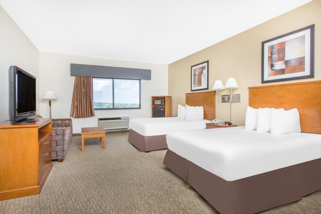 Days Inn By Wyndham Phenix City Near Fort Moore Экстерьер фото