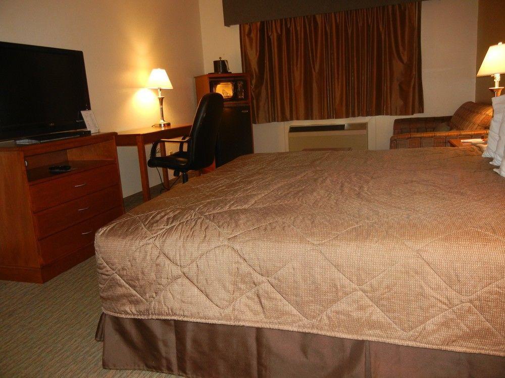Days Inn By Wyndham Phenix City Near Fort Moore Экстерьер фото