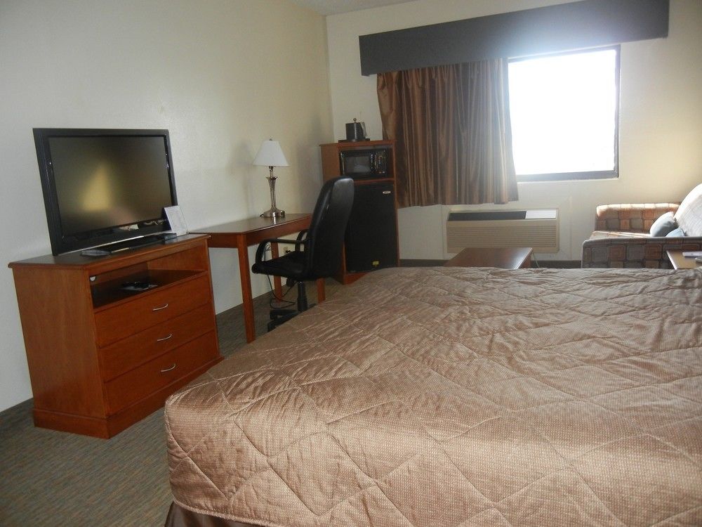 Days Inn By Wyndham Phenix City Near Fort Moore Экстерьер фото