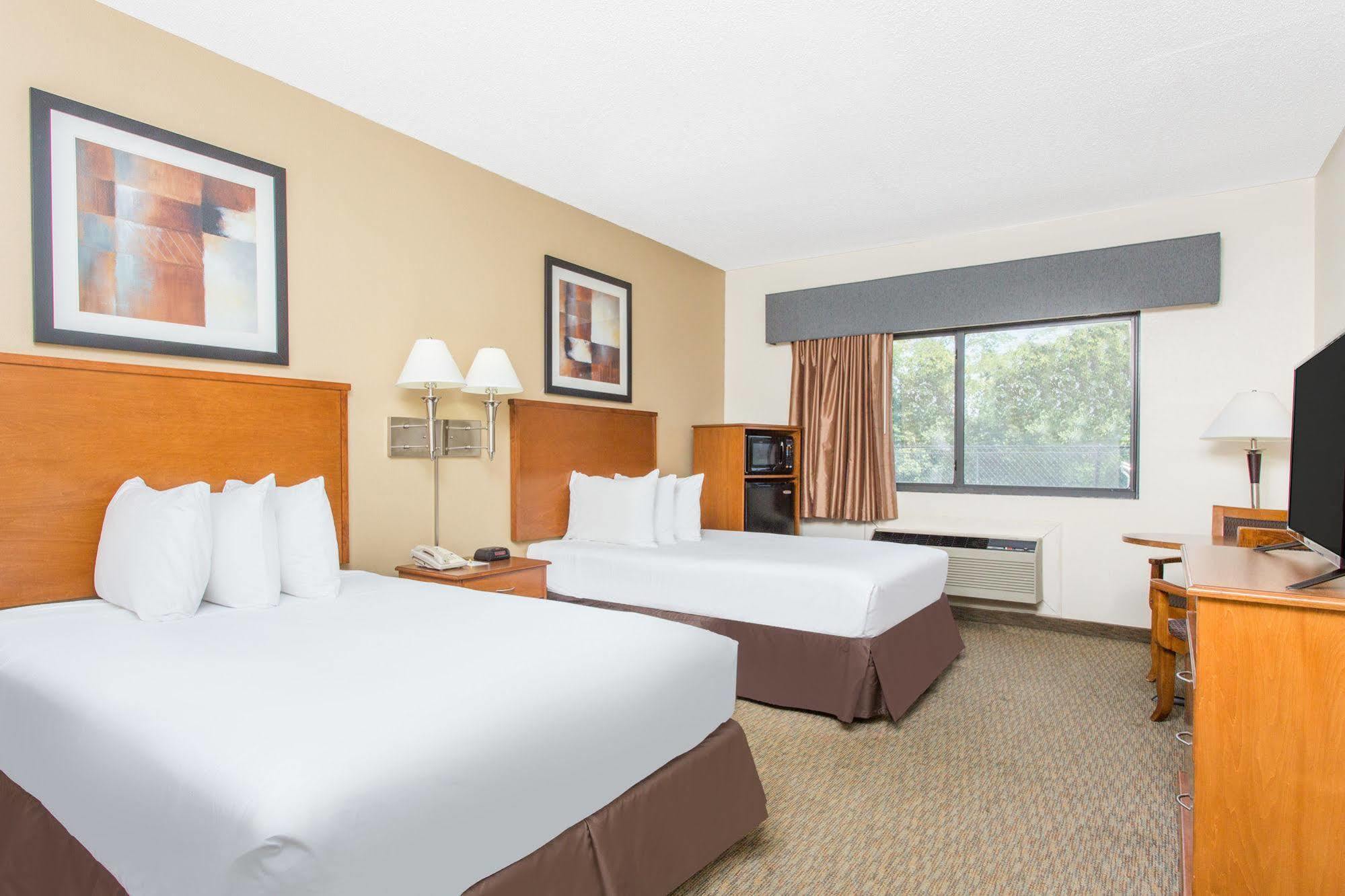 Days Inn By Wyndham Phenix City Near Fort Moore Экстерьер фото