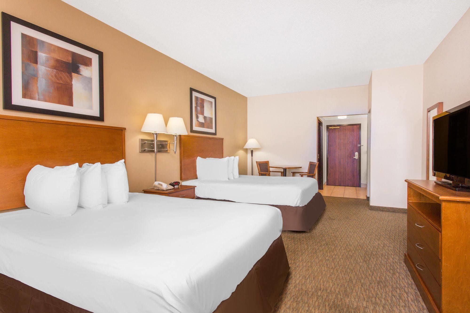 Days Inn By Wyndham Phenix City Near Fort Moore Экстерьер фото