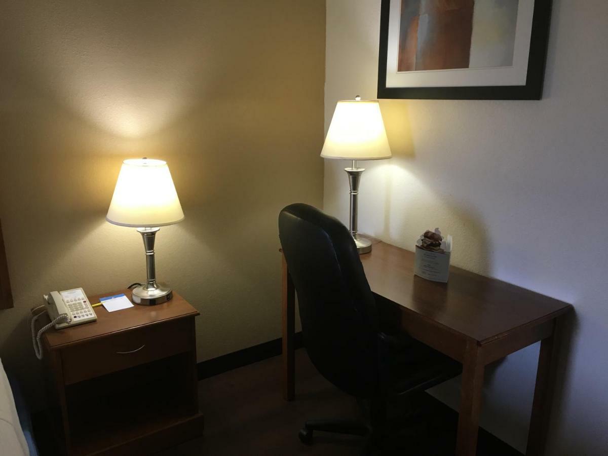 Days Inn By Wyndham Phenix City Near Fort Moore Экстерьер фото